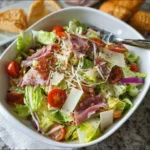 Italienischer Grinder-Salat mit frischen Zutaten und aromatischem Dressing