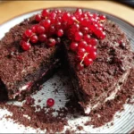 Leckere Schoko-Johannisbeerkuchen mit Johannisbeeren und Schokolade