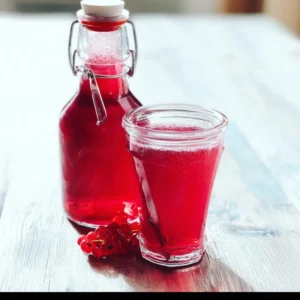 Selbstgemachter Johannisbeersirup aus frischen Johannisbeeren