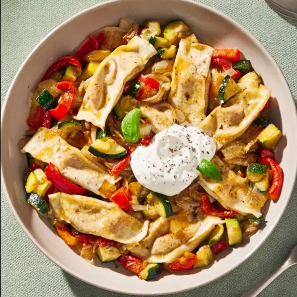 Schnelle Maultaschen-Gemüsepfanne mit frischem Gemüse