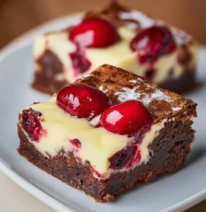 Kirschen Käsekuchen Brownies mit saftigen Kirschen und cremigem Käsekuchenbelag